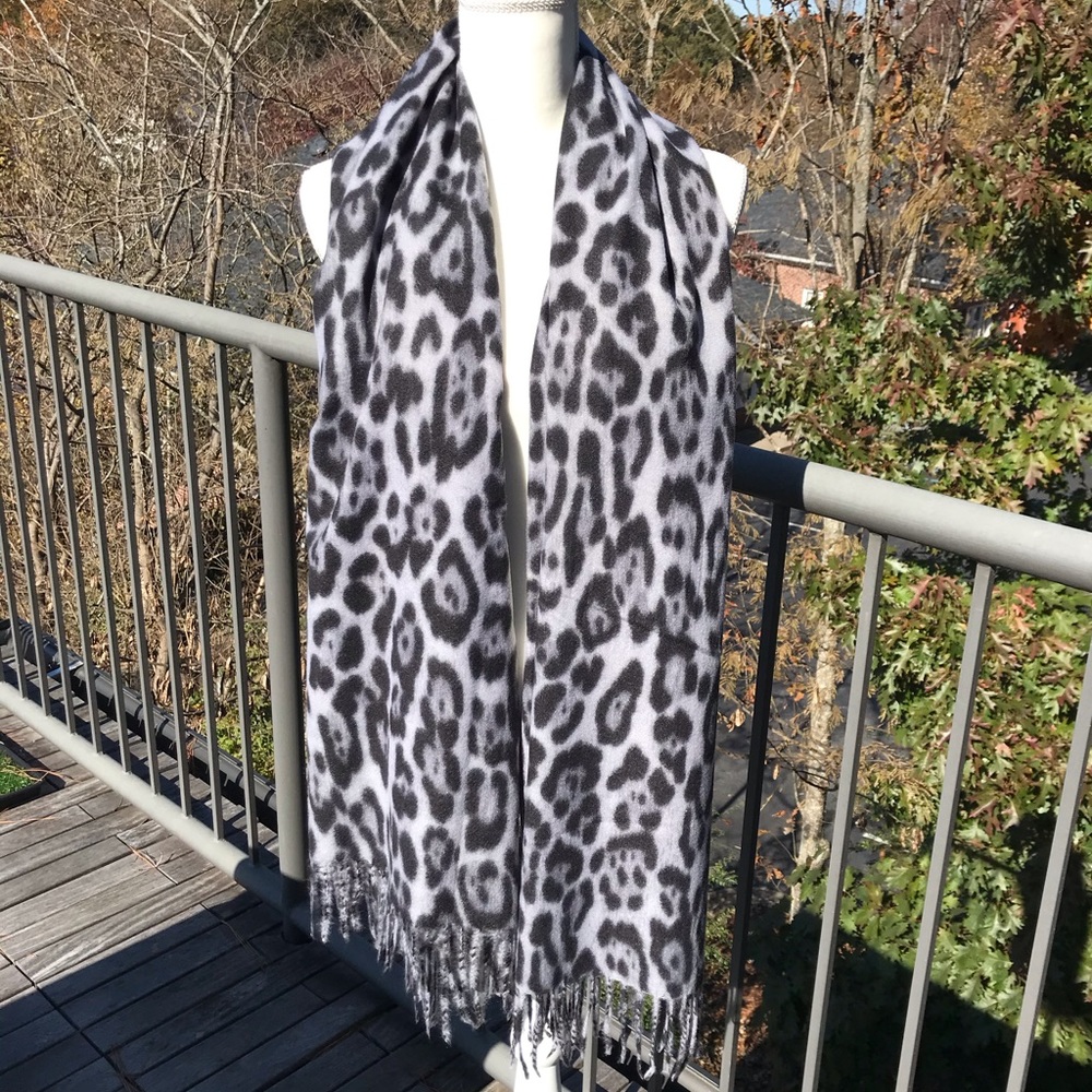Only 1 Left! Cashmere Blend Leopard Scarf Wrap - Picture 6 of 8